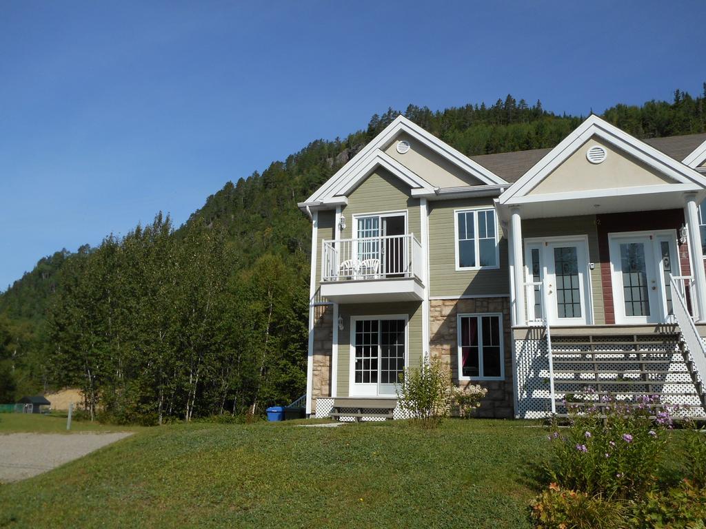 Condo Mont-Edouard L'Anse-Saint-Jean Ngoại thất bức ảnh